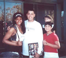 Shannon_Burgess_with_Joe_and_Christina.jpg (48606 bytes)